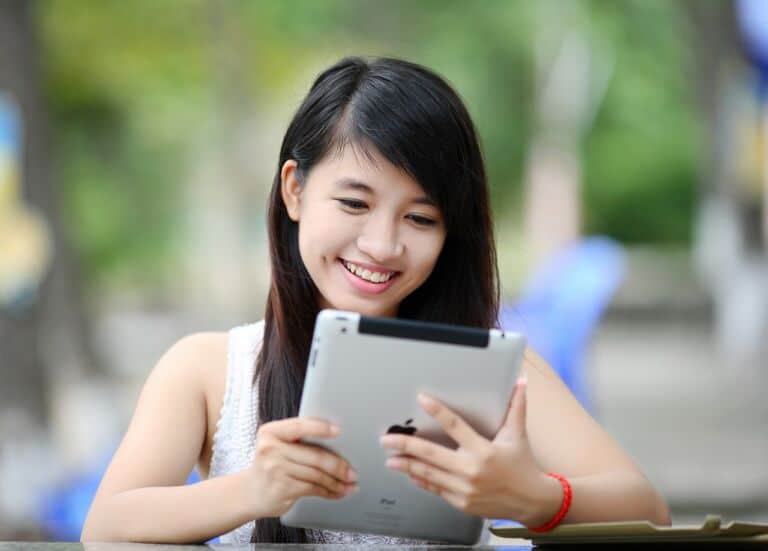 Woman holding an ipad